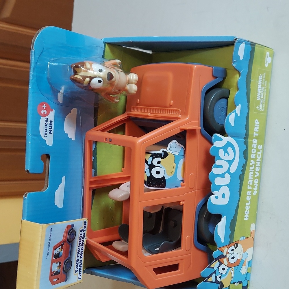 Bluey Heeler Family Road Trip 4 Wd Vechile For Ages 3+ .New bow Has Little Wear